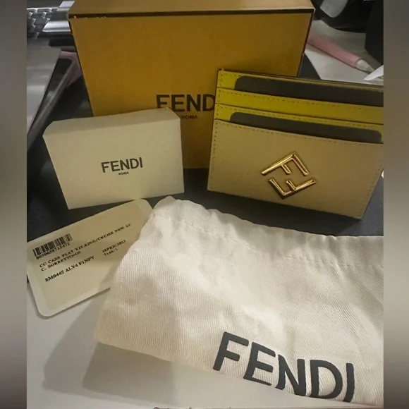 BRAND NEW AUTHENTIC FENDI FF CARD HOLDER - LIMITED EDITION - Picture 2 of 7